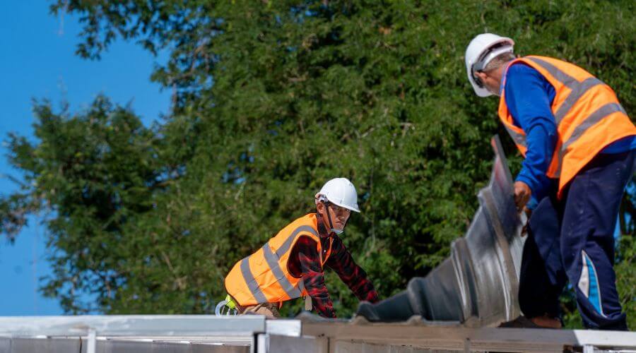 Professional gutter cleaning in Bantry, ND